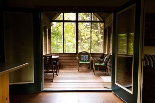 Brickyard Cottage 3 by Winfield Inn