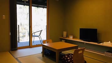 Japanese Style Room/en suite 1, Popular Breakfast Included | Down comforters, soundproofing, free WiFi, bed sheets