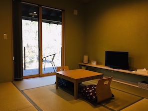 Japanese Style Room/en suite 1, Popular Breakfast Included | Down comforters, soundproofing, free WiFi, bed sheets