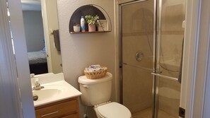 Combined shower/bathtub, hair dryer, towels, soap
