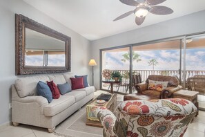 Smart-TV, DVD-Player, Bücher, Stereoanlage