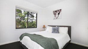4 bedrooms, iron/ironing board, travel crib, free WiFi - Rockwall - Pet-Friendly - Fire Pit (Bundanoon)