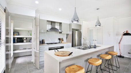 Fridge, microwave, oven, stovetop. Rockwall - Pet-Friendly - Fire Pit