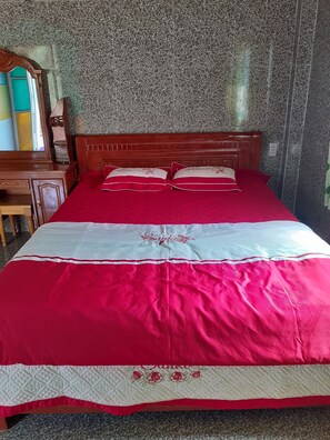 Rom | Safe på rommet, skrivebord og skrivebord for bærbar PC