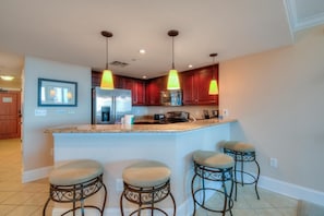 Apartment (3 Bedrooms) | Private kitchen | Microwave, oven, stovetop, dishwasher