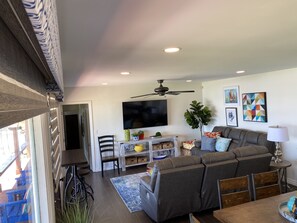 La Casita | Oppholdsrom | En 32-tommers TV med digitale kanaler