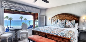 Villa – deluxe, strandutsikt (Room 5 North Villa) | Individuelt dekorert, individuelt innredet og strykejern/-brett