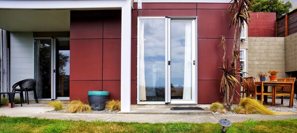 Vista frontal de la propiedad