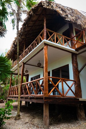 Exterior - Cabin located on the shore of the Laguna de los Siete Colores (Pedro Antonio Santos)