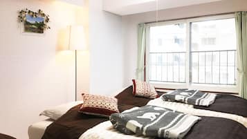 Departamento familiar (2 Rooms, 204 and 705, Hokkaido Style) | 1 habitación, edredón, caja de seguridad en la habitación y escritorio