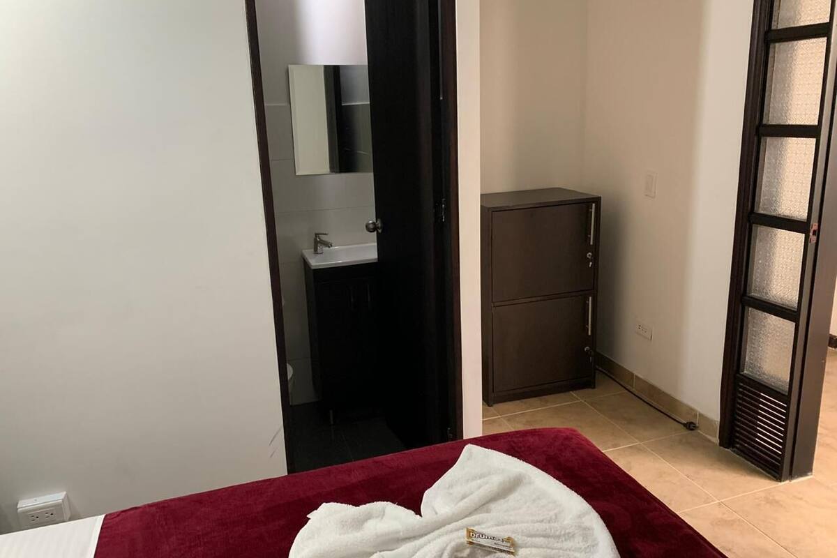 Habitación individual, 1 cama individual, baño privado | Ropa de cama