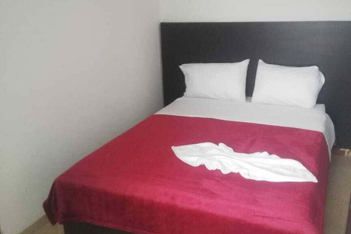 Habitación doble, 1 cama doble, baño compartido | Ropa de cama