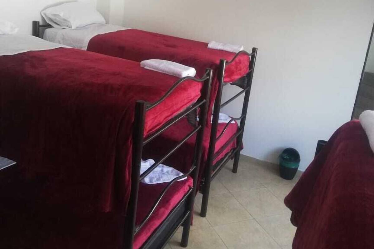 Dormitorio compartido, dormitorio mixto, baño compartido (6 beds) | Ropa de cama