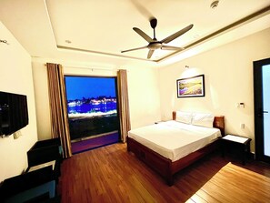 Panoramic Double or Twin Room, Balcony, River View | Free minibar items, desk, laptop workspace, free WiFi - Thuong Da Riverside Homestay (Da Nang)