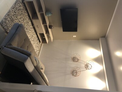 Spectacular and Modern apartment in excellent location!