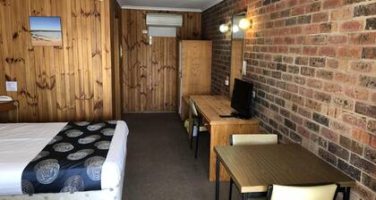 Riverland Motel