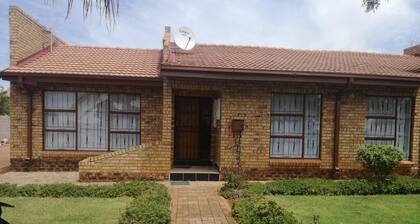 Lott's Place Guest House