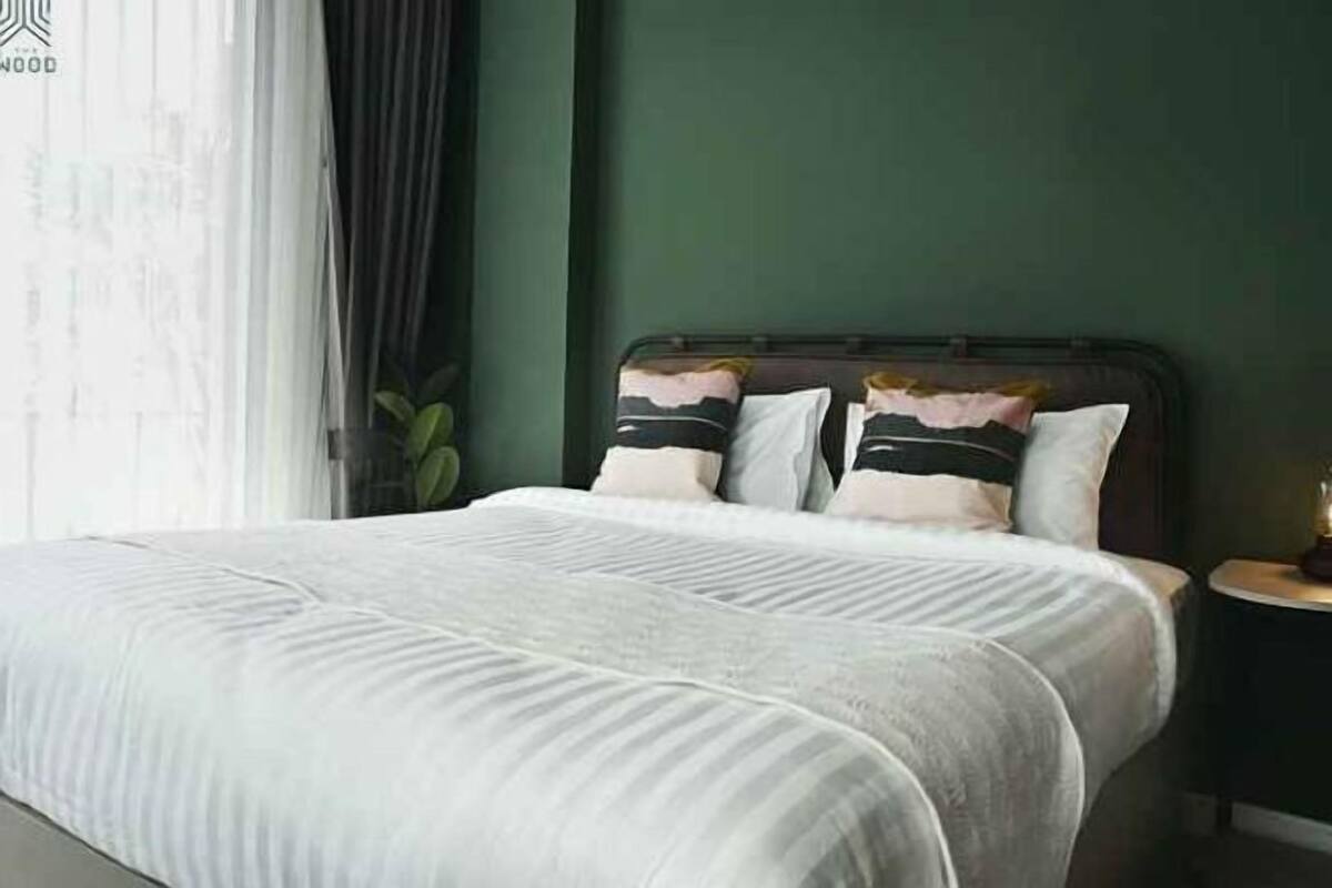 Minibar, in-room safe, individually decorated, desk