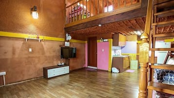 Kondominium (Wooden Mud 4) | Area keluarga | TV layar datar