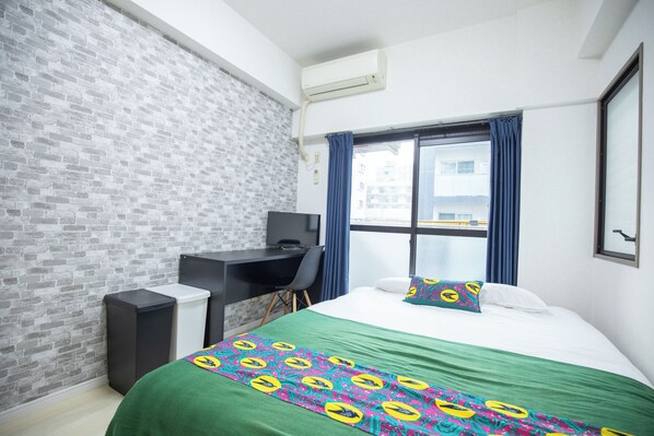 1 soverom, skrivebord, strykejern/-brett og wi-fi (inkludert)