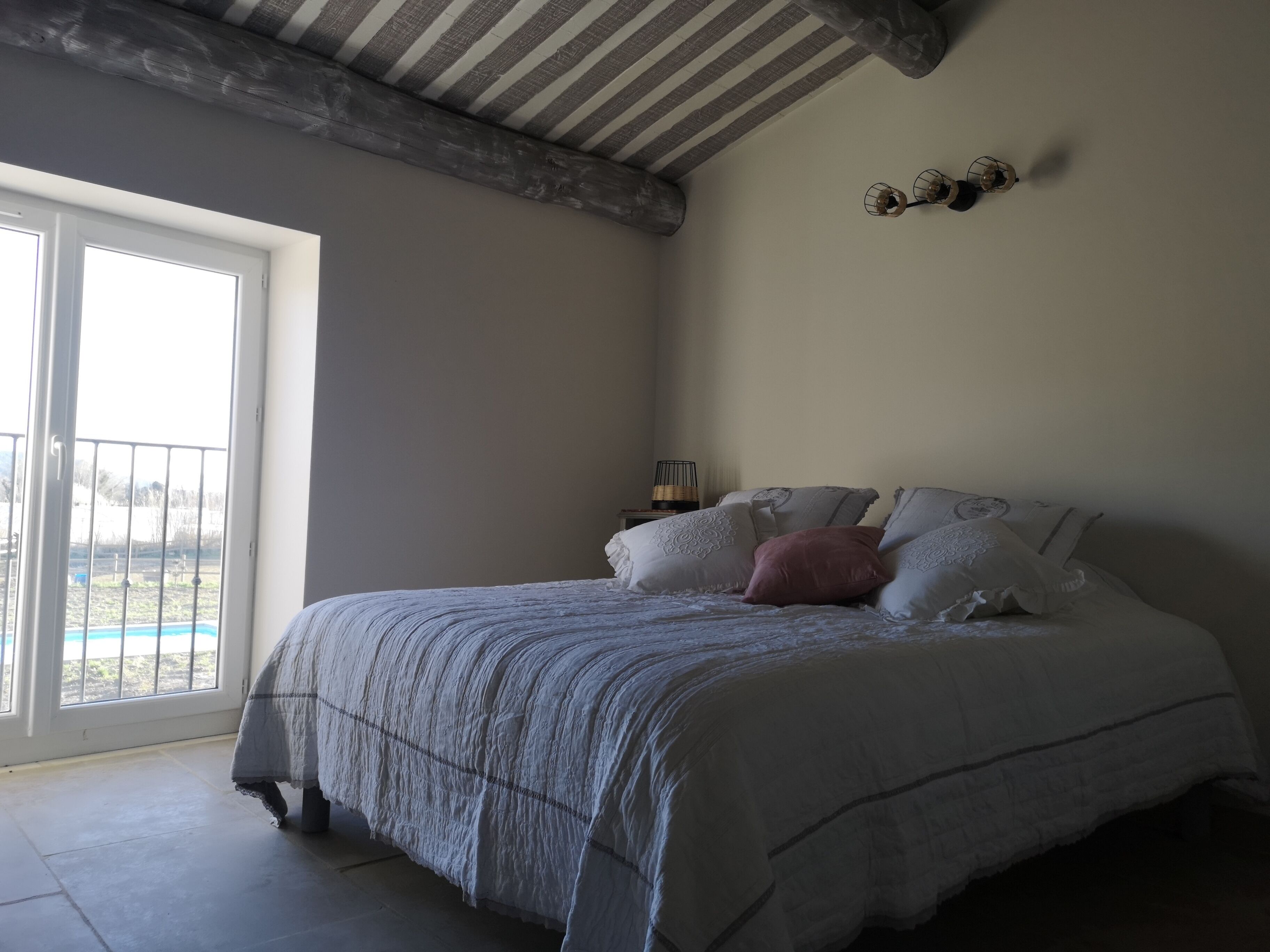 5 slaapkamers, een strijkplank/strijkijzer, wifi, beddengoed