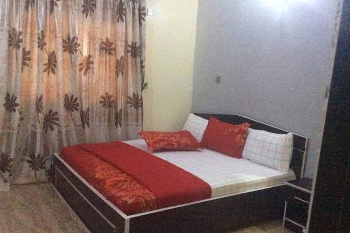 Room | Desk, free WiFi, bed sheets