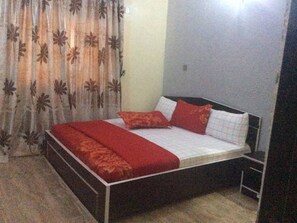 Habitación | Escritorio, wifi gratis y ropa de cama 