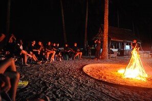 Outdoor dining - LooLa Adventure Resort (Bintan)