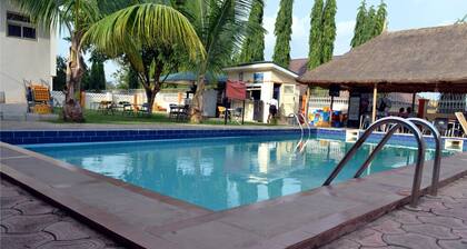 Franzy Suites And Lounge
