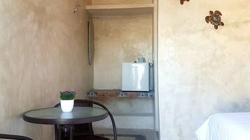 Deluxe-huone, 1 keskisuuri parisänky | Minibaari, yksilöllisesti sisustettu, yksilöllisesti kalustettu