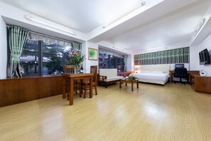 In-room safe, free WiFi - Hoa Giang Serviced Apartment (Hanoi)