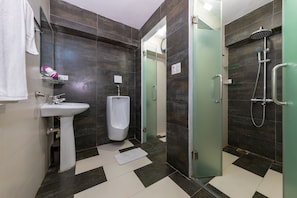 Standard Studio | Bathroom