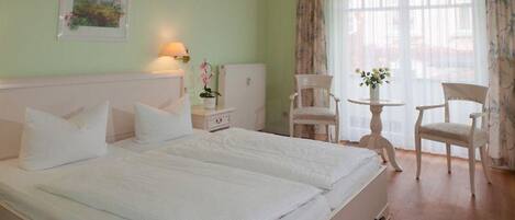 1 Schlafzimmer, Schreibtisch, WLAN, Bettwäsche