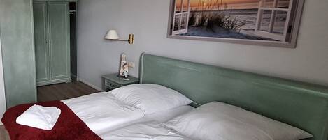 2 bedrooms, WiFi, bed sheets