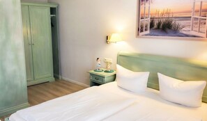 2 bedrooms, WiFi, bed sheets - Tina, Kühlungsborn (Baltic seaside resort), Germany (Kühlungsborn)
