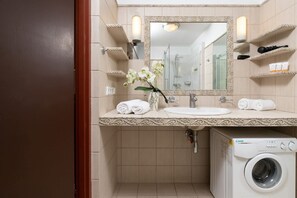 Shower, hair dryer, towels, shampoo