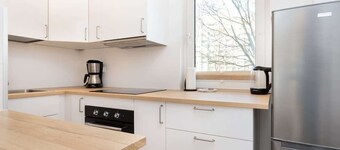 Bright Apartment with Balcony | Close to Reagan Park