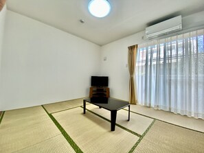 Japanese Style Room | Free WiFi