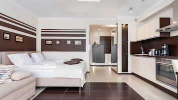 Iron/ironing board, WiFi, bed sheets