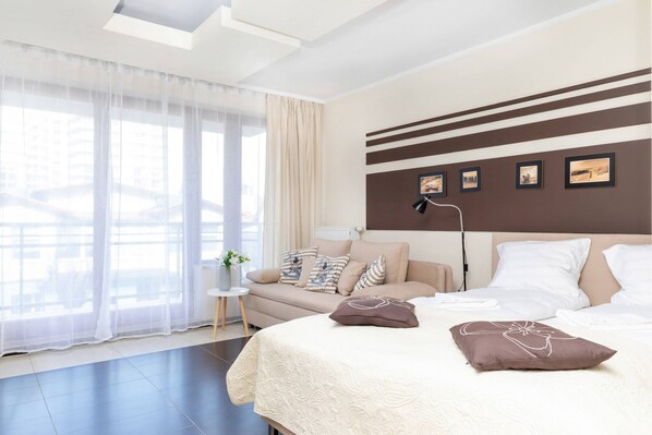 Iron/ironing board, WiFi, bed sheets