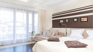 Iron/ironing board, WiFi, bed sheets
