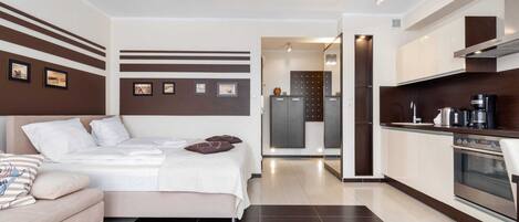 Iron/ironing board, WiFi, bed sheets