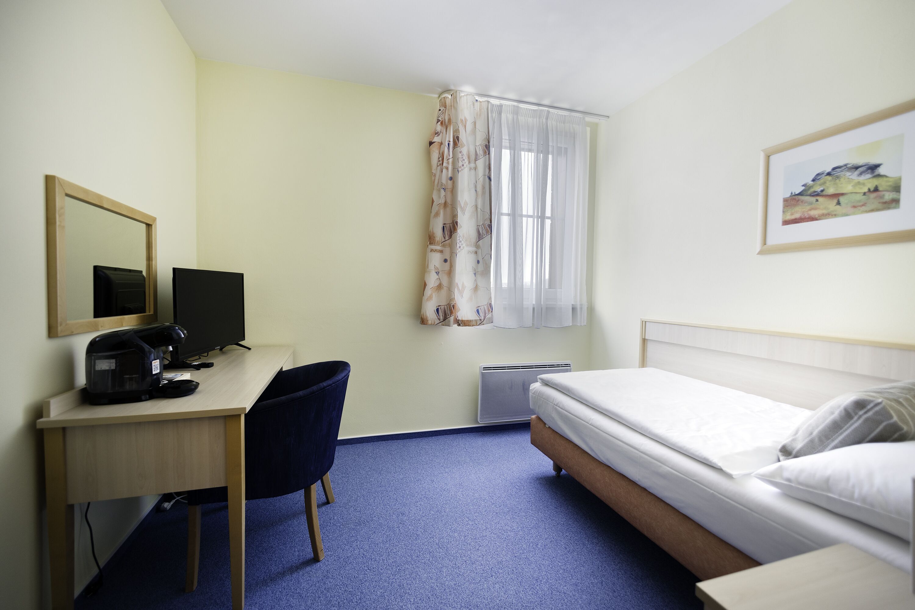 Laptop workspace, blackout curtains, free cots/infant beds, bed sheets
