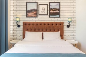 Signature Studio | Laptop workspace, soundproofing, iron/ironing board, free WiFi - Scandinavian Apartments (Kyiv)