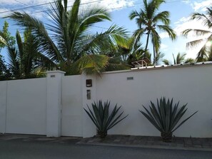 Property grounds - Bougainvillier, pool, direct access to the beach (Grand Fond)