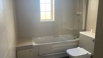 Classic Bungalow, Shared Bathroom | Bathroom