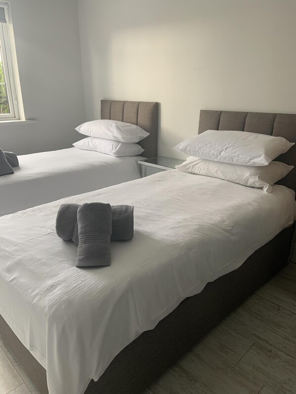 Classic Bungalow, Shared Bathroom