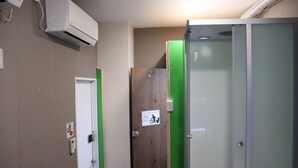 Tremannsrom – basic | Dusj på badet