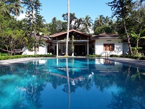 Outdoor pool - Sobaya Bungalow (Negombo)