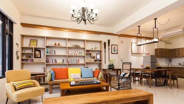 A modern living room with a sofa, coffee table, and bookshelves. - Professor's House 2198 (Ji'an)